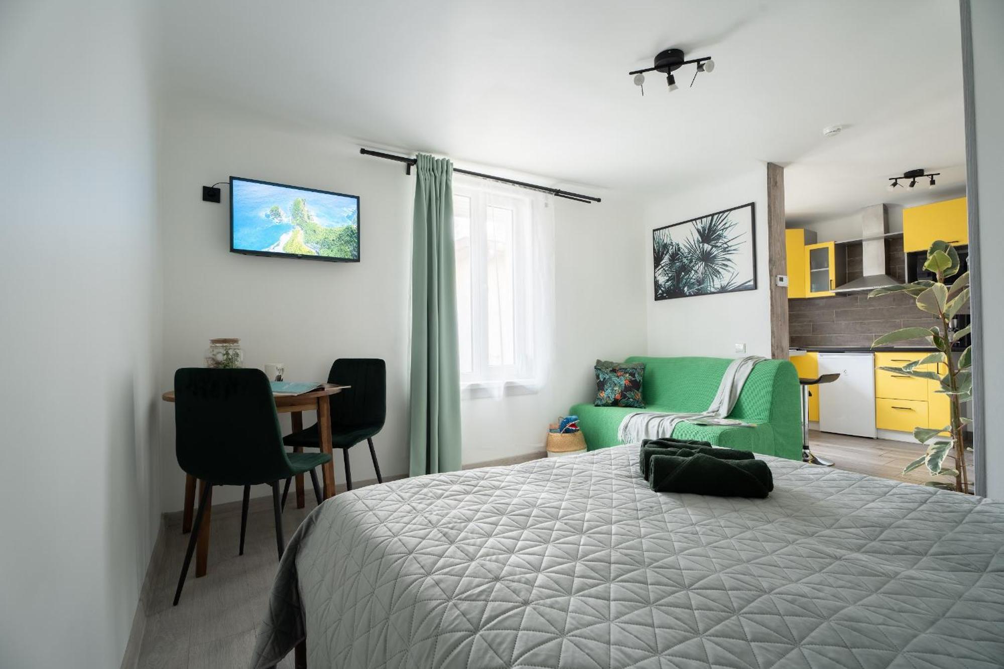 Green Garden & Private Parking Apartments With Playground Riga Dış mekan fotoğraf